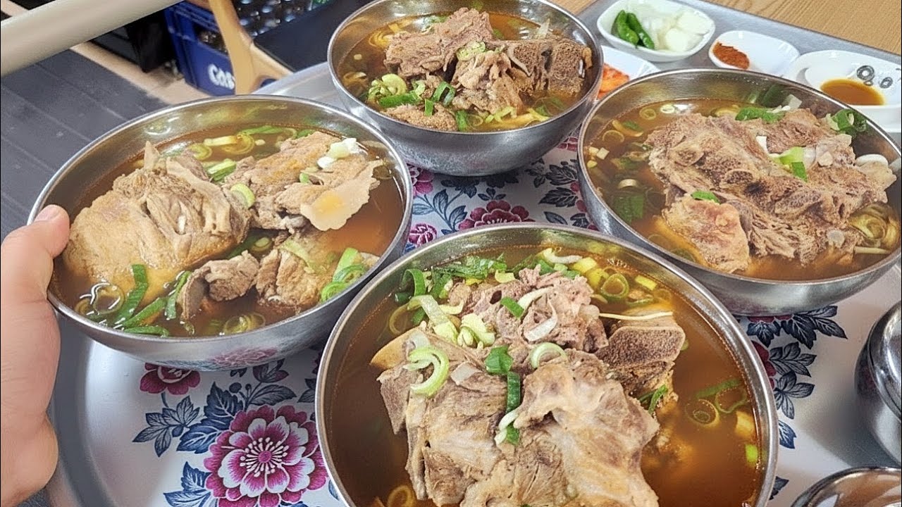 맑디 맑은 국물에 30년간 줄서는 이유?! 해장국 판을 뒤집은 노포 Korean street food