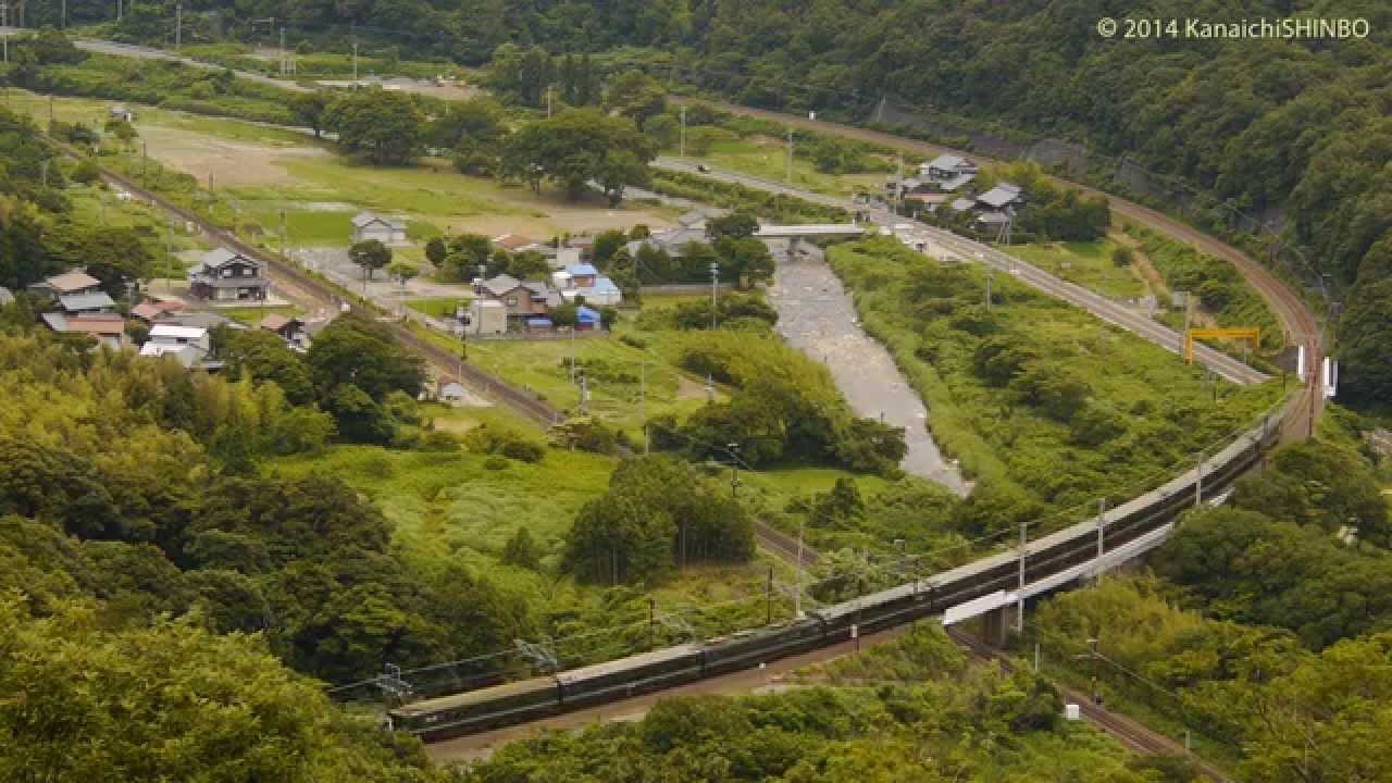 2014年6月28日 鳩原ループ線を上るトワイライトエクスプレス大阪行き と JR敦賀駅を着発するトワイライトエクスプレス札幌行き