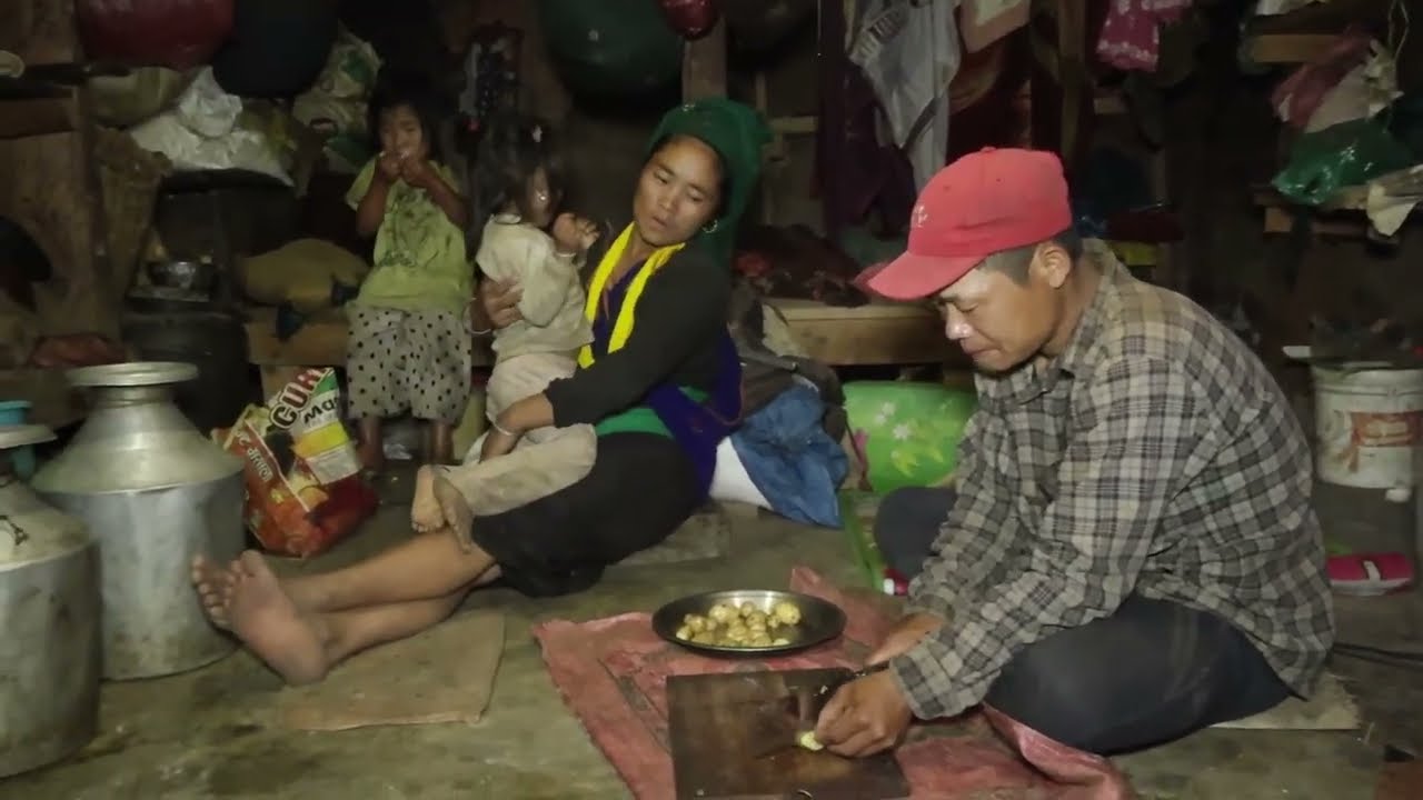 Nepali village || Cooking a vegetable dish of mushrooms, green onions, and potatoes in the village
