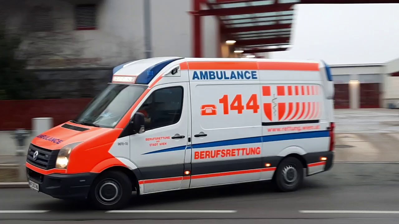 (ZUSAMMENSCHNITT) BERUFSRETTUNG WIEN AUF EINSATZFAHRTEN