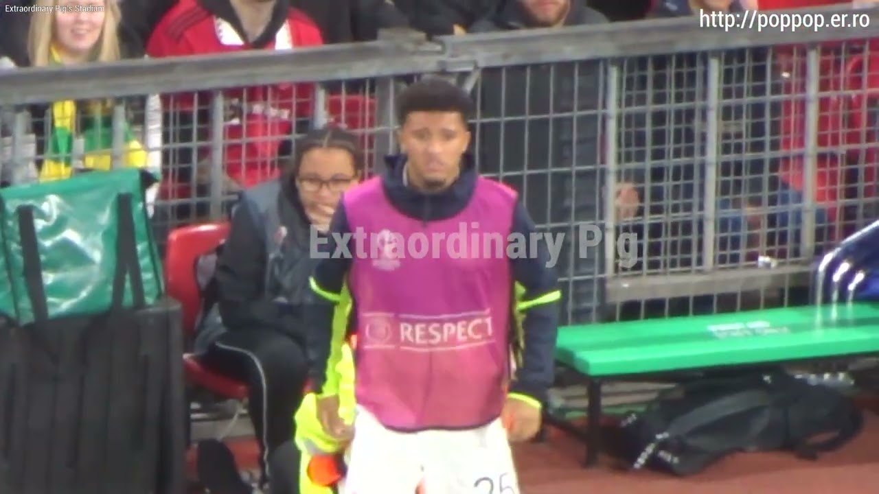Jadon Sancho 2nd-half Half-line warm-up 20220908 Manchester United vs Real Sociedad