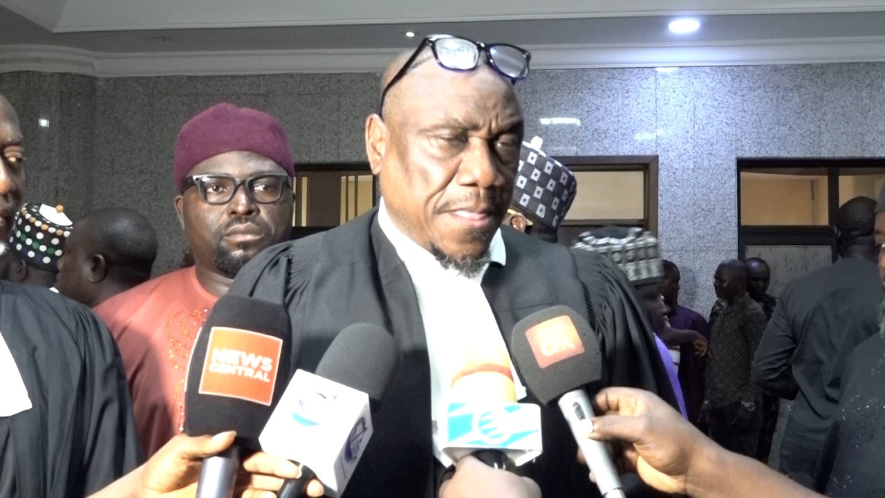 Адвокат Аббы Кьяри отказался комментировать судебное разбирательство, проводимое судьей Омотошо.