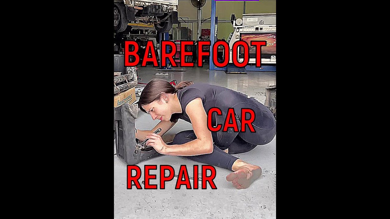BAREFOOT CAR REPAIRING BY PRETTY LADY !#barefoot #barefootlife #barefootwalking #girl #carservice