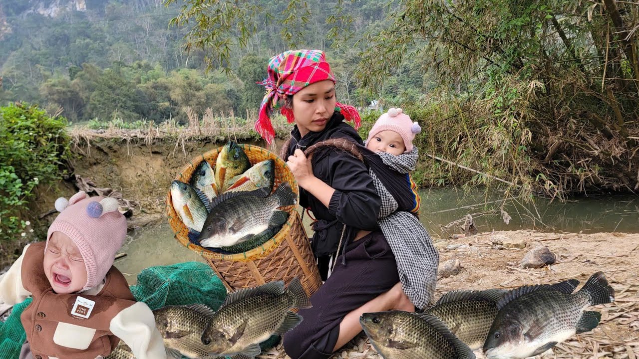 Ly Tieu Chao carried the poor child on his back while fishing in the freezing weather 