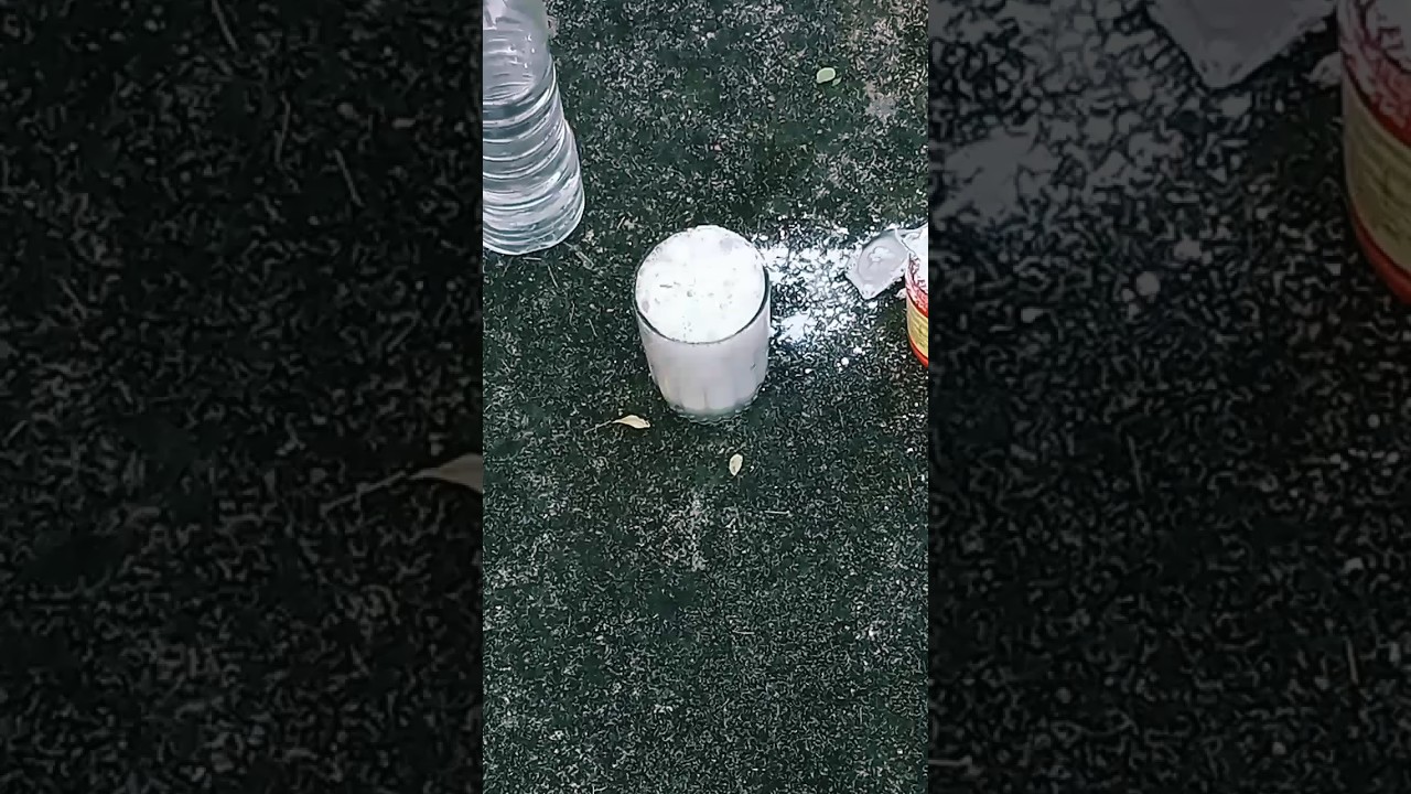 vnagar and baking soda mixing 🤔