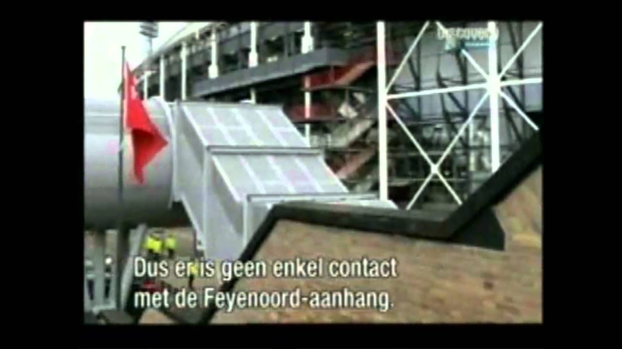 Ajax supporters via buis naar kuip.wmv