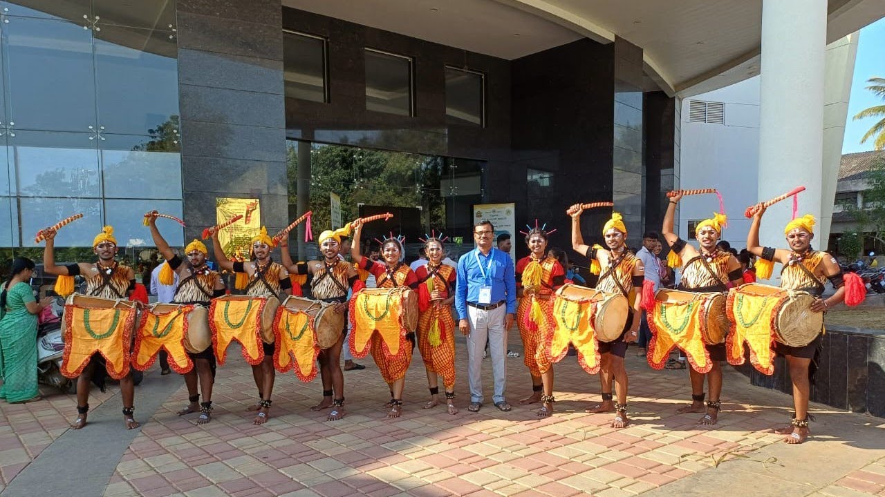 DOLLU KUNITHA,Yuvajanothsava 2025 at Davangere By Agriculture Students Hassan, HOYASALA KALATHANDA