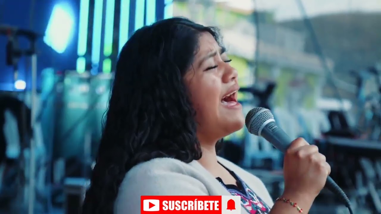 Solista Dina Coj Ministrando Coros Avivamiento 