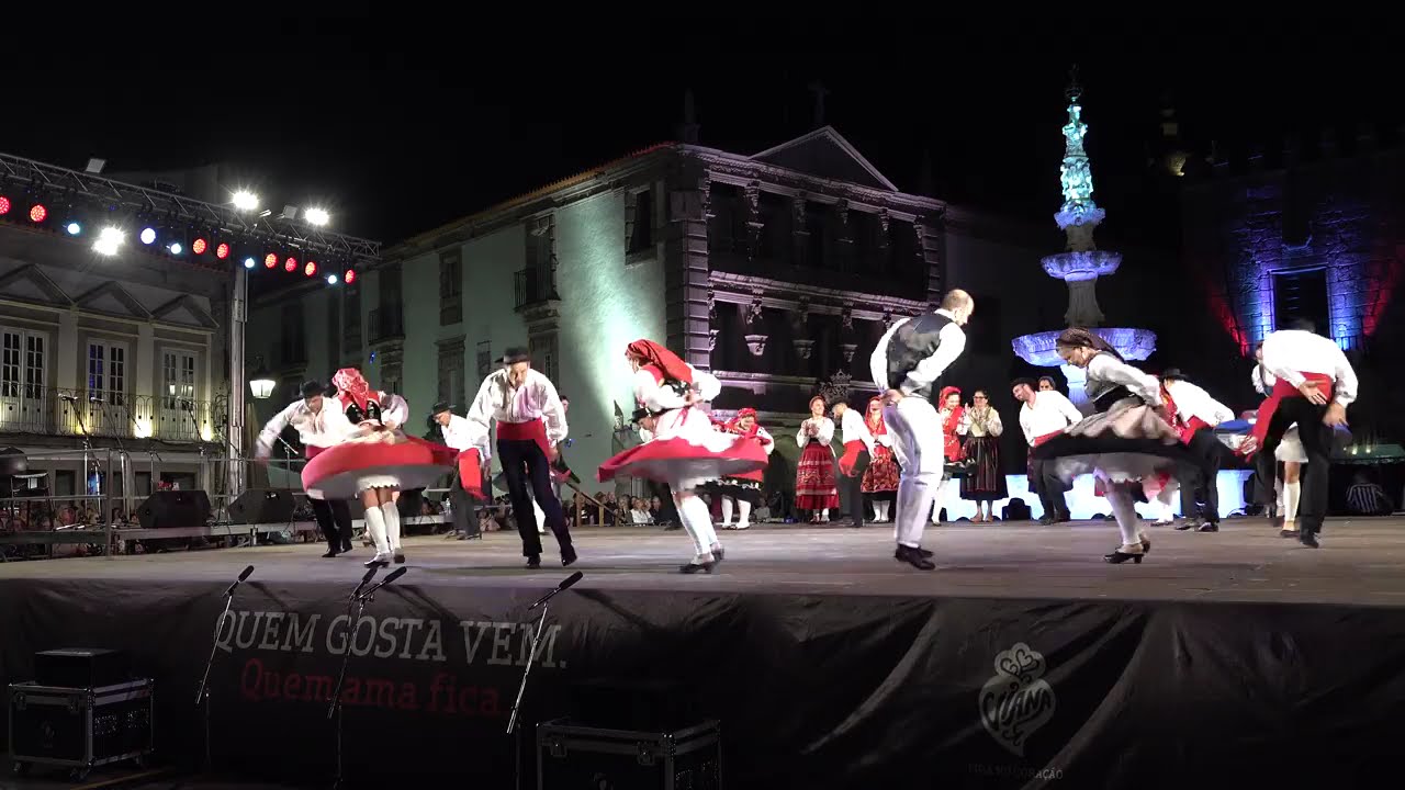 Portuguese folk dance: Vira das palmas, Vira cerrado, Caninha verde picada & Vira de Alvarães