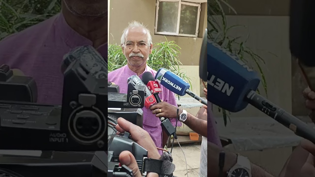 പയ്യന്നൂർ പോലീസ് സ്റ്റേഷനിൽ വി.കുഞ്ഞി കൃഷ്ണനും കൂട്ടാളികളും പ്രതിഷേധവുമായി എത്തി.