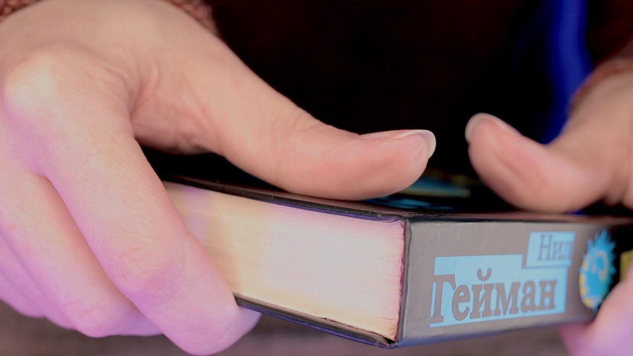 [ASMR] 📚 Squeaky Book Gripping, Rubbing, & Squeezing (NO TALKING)