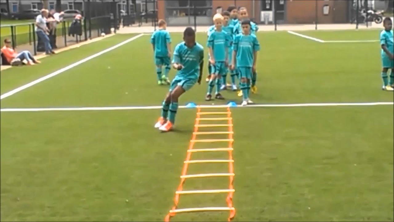 Looptraining icm traptechniek Voetbalschool Soccermoves