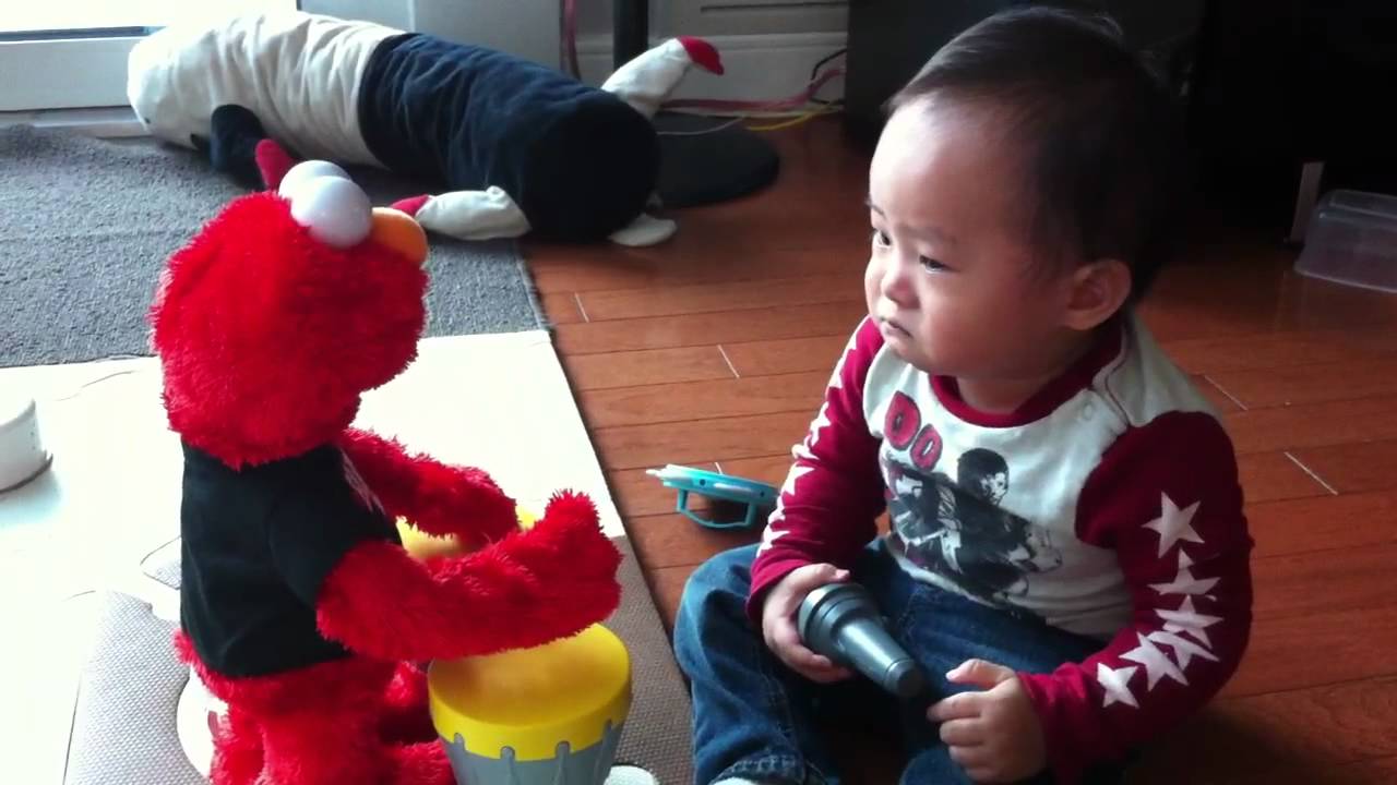 Let's rock Elmo is so scary !!