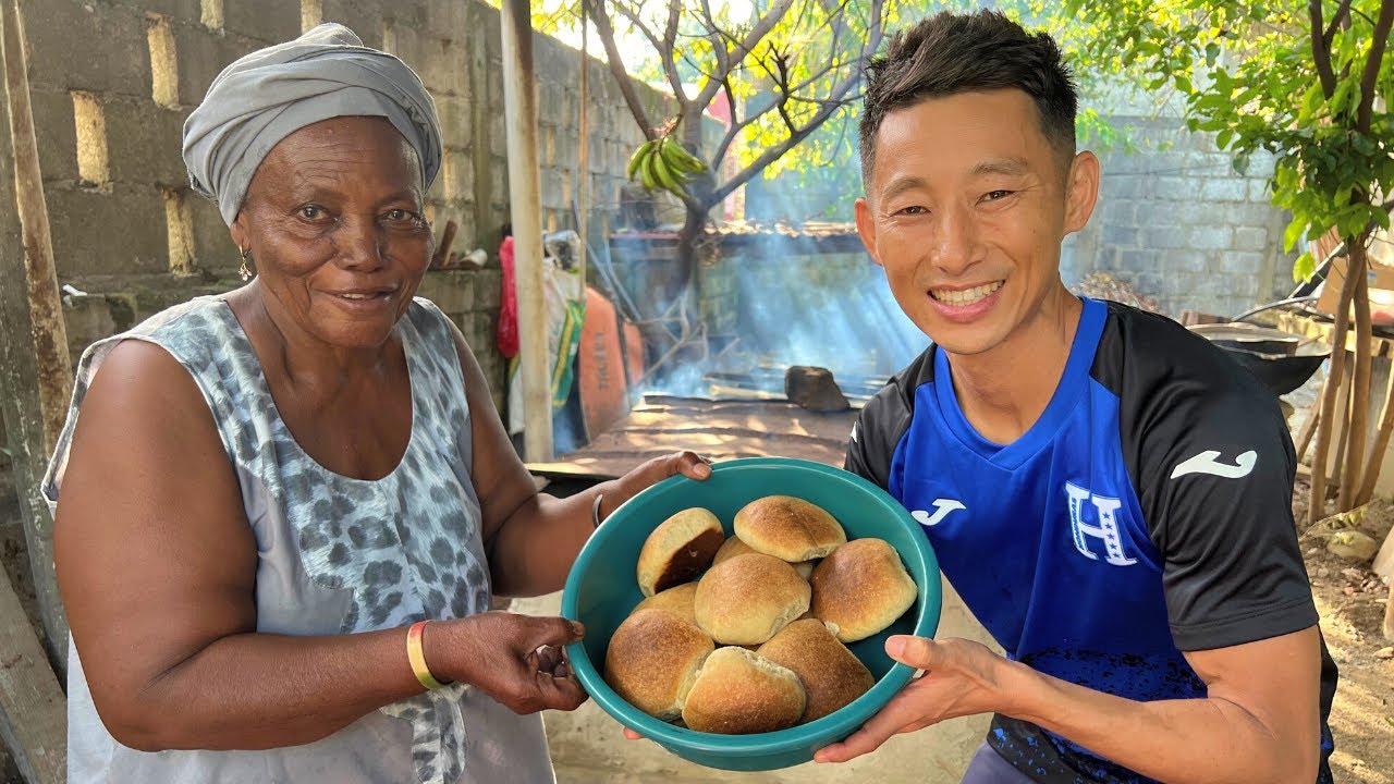 Un japonés intenta hacer Pan de Coco Garifuna en Honduras 😳🇭🇳🌴🥥 Corozal Ep. 3