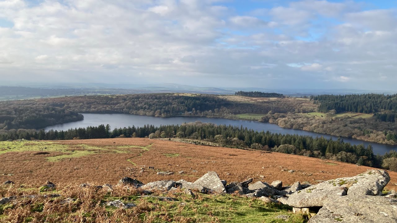 Trail running on Dartmoor, around Burrator Reservoir, Sharpitor, Sheeps Tor, Devon UK, 3/12/22.