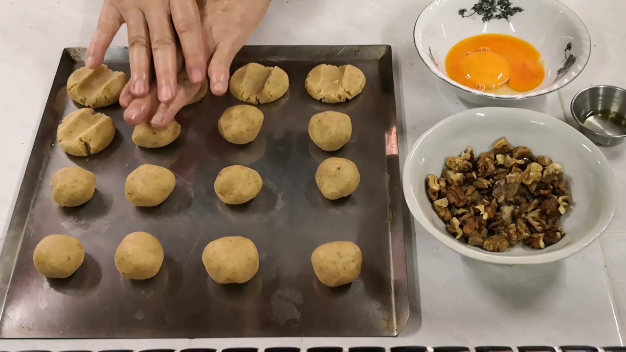 Pearly Kee, easy to make crumbly crispy walnut cookies.