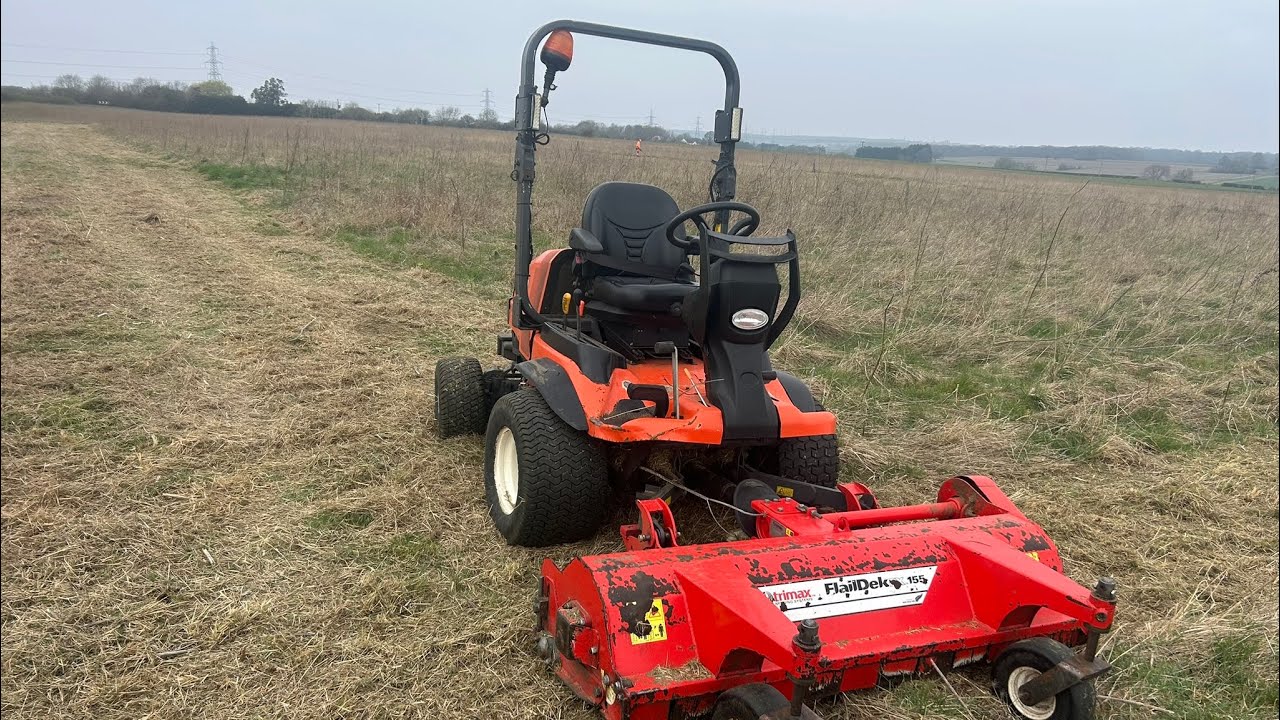 Cutting a overgrown field with the Trimax FX155 Flail