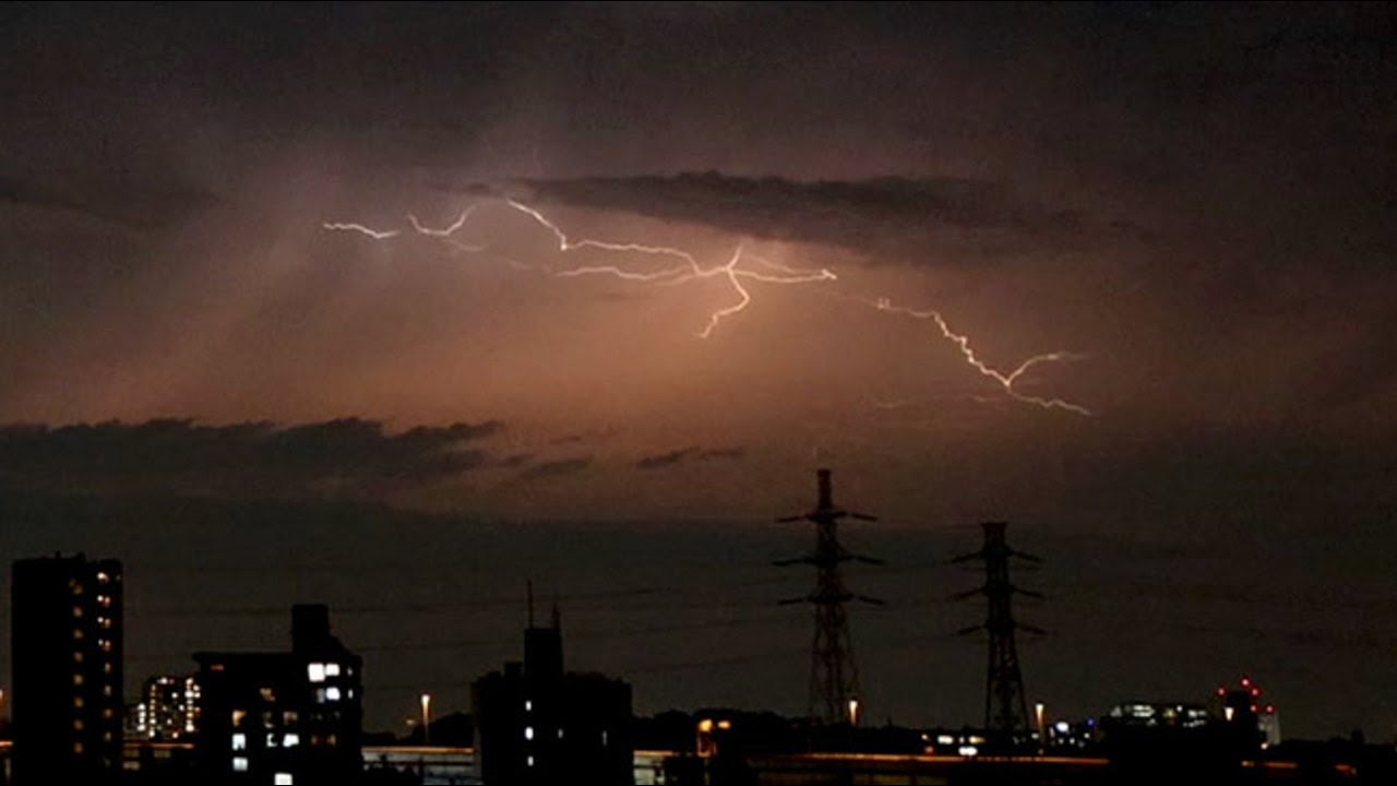 北関東で雷頻発　稲光が空照らす