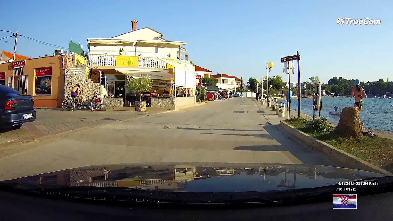 Petrčane : Ljetna vožnja 🚙 kroz centar i uz plažu  🏖️ kod hotela Pinija 🏨