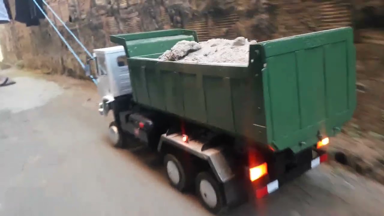 Caçambao Atron Carregado No Teste