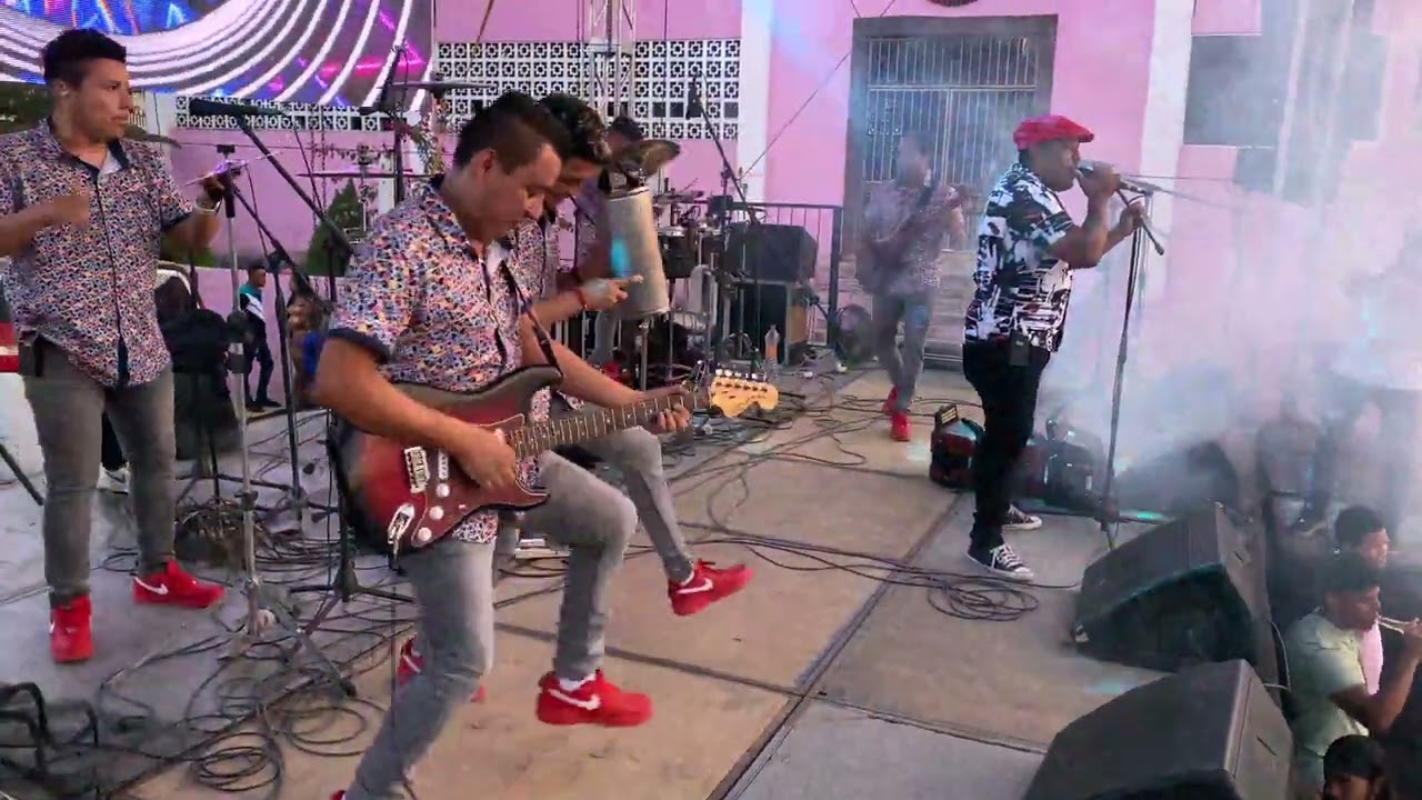 Miren como baila la Razita de Tixtlancingo Gro al Ritmo de los Zakiss!!!