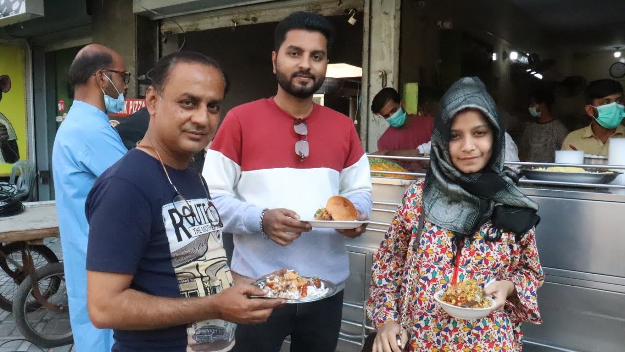 Famous Chaat & Bhelpuri of Karachi, Pakistan | Shams Chaat House | Methi Puri