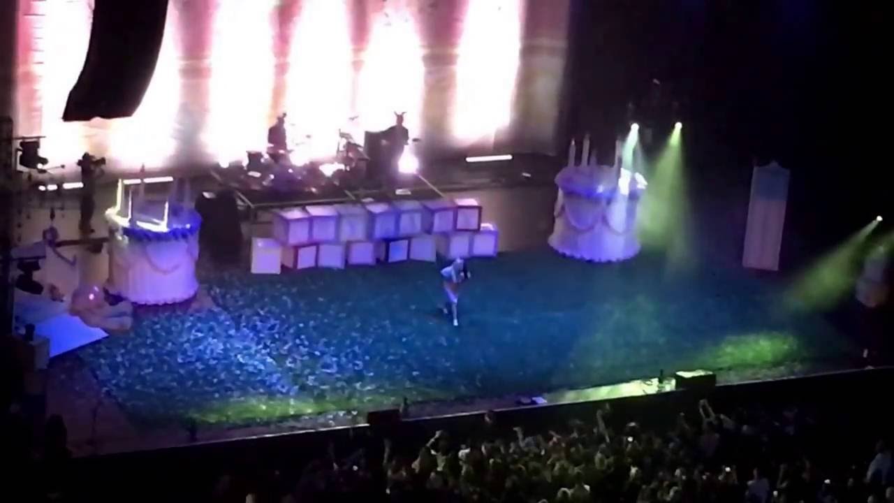 Melanie Martinez // Gingerbread Man live @The Shrine Auditorium in LA 10-20-16