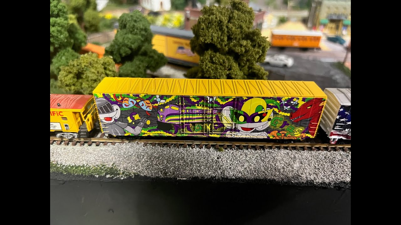 N Scale Micro Trains Mardi Gras Car