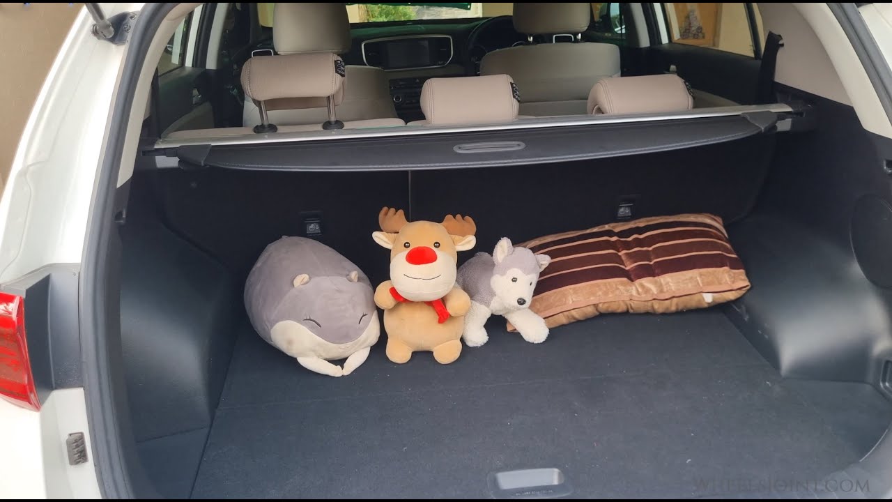 How to remove and store cargo cover in Kia Sportage
