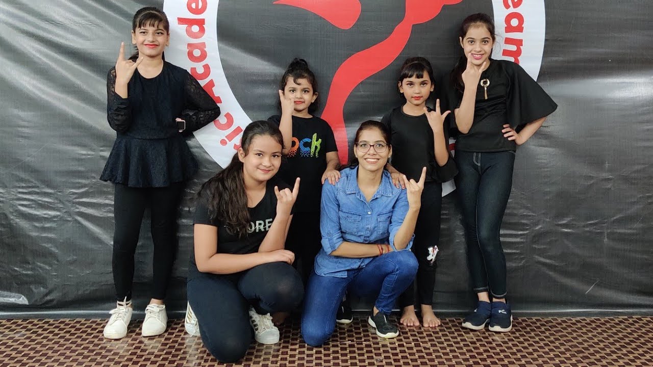 Gal Ban Gayi | Bollywood Easy Dance | Awadh Dream Dance Academy
