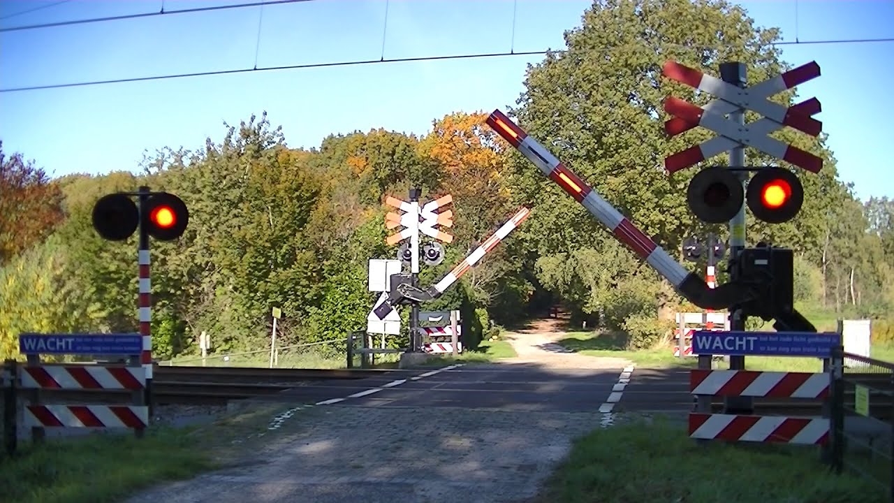 Spoorwegovergang Echten // Dutch railroad crossing
