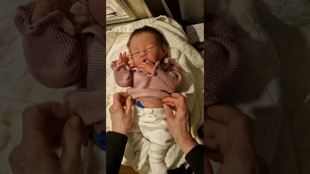 Unboxing solid Silicone Baby Lacy Jane. Painted and Rooted by Leticia Moreno