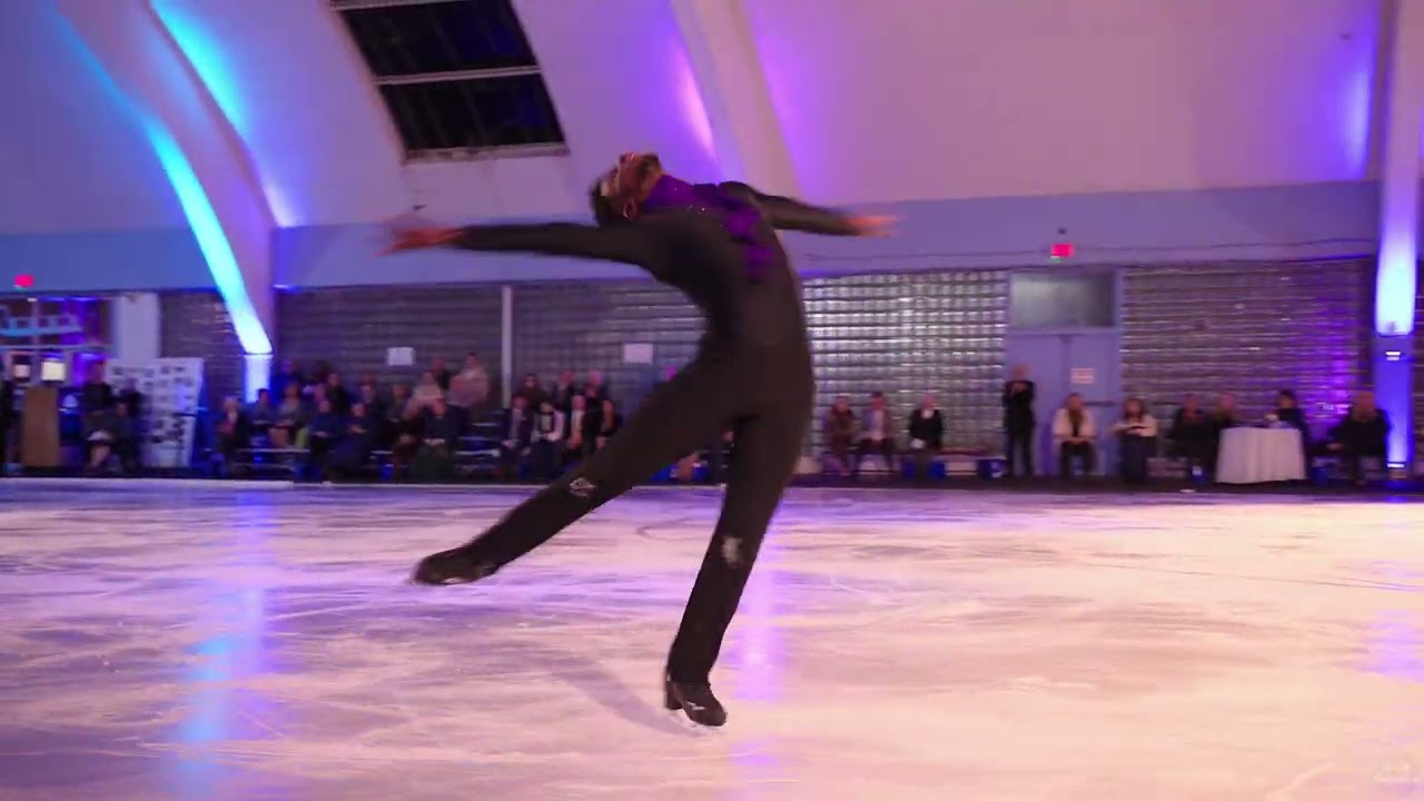 Emmanuel Savary performs to 