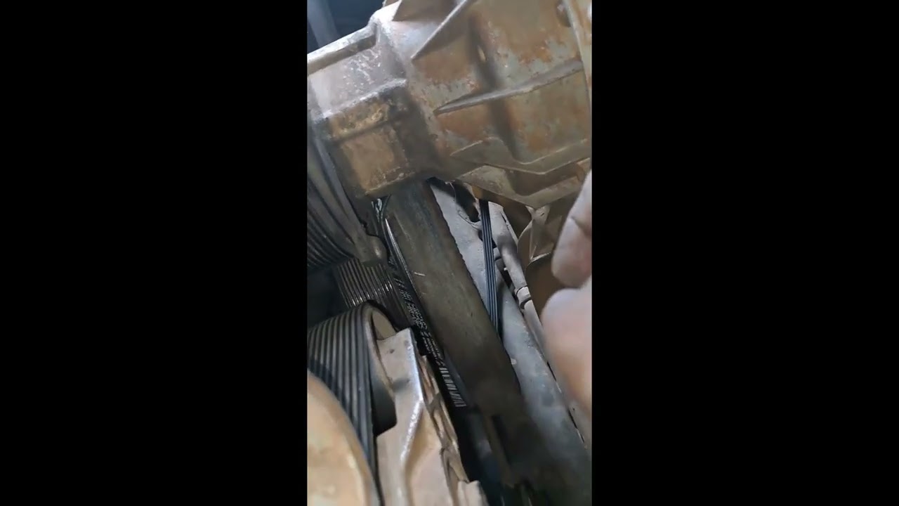 IVECO Trakker & stralis Air conditioning compressor Replace a Serpentine Belt