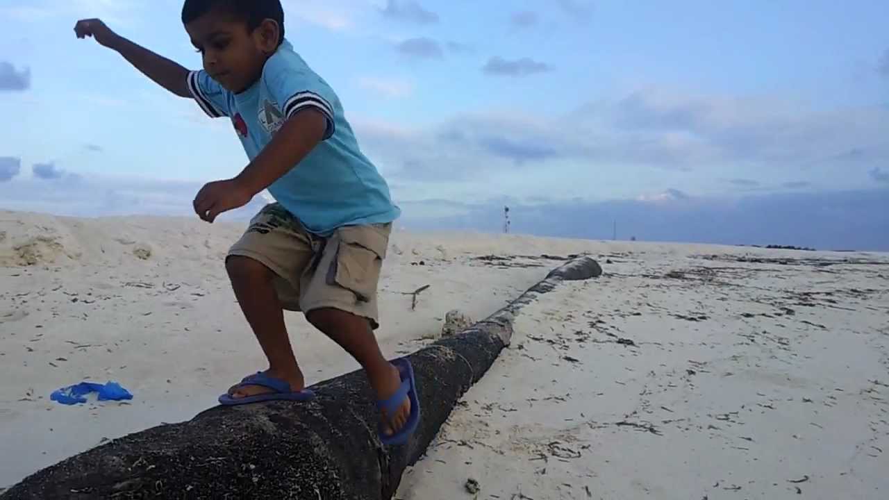 Kudabe On Veligandu Beach