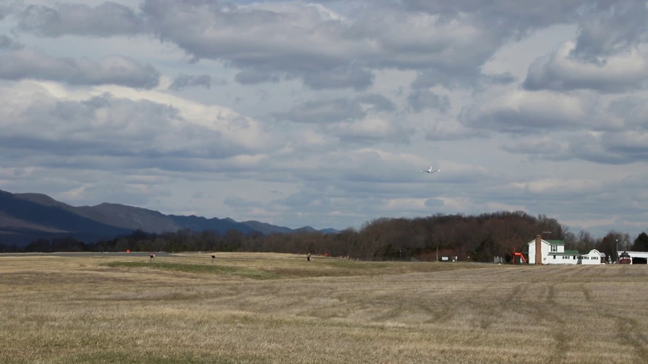 Pilatus PC-24 Landing at Luray, VA - KLUA