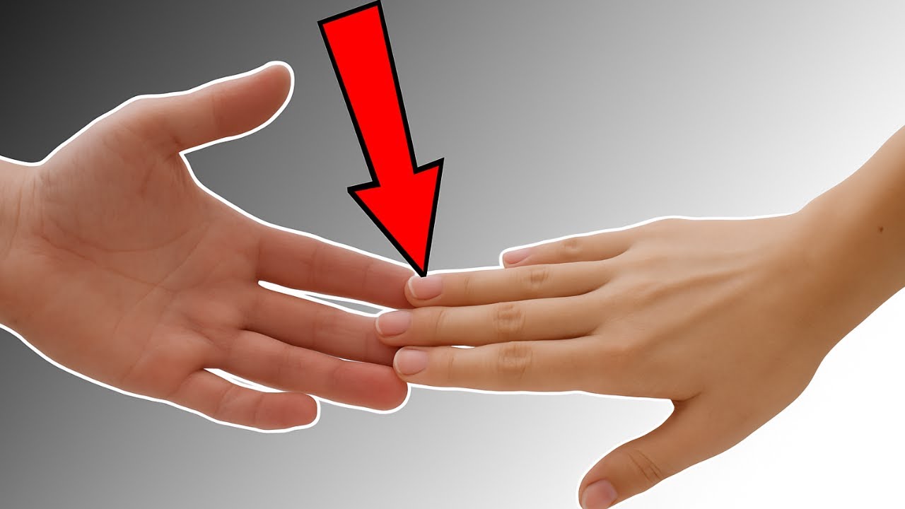 Les 16 signes de langage corporel qui prouvent qu’un homme est attiré par vous (voire amoureux)