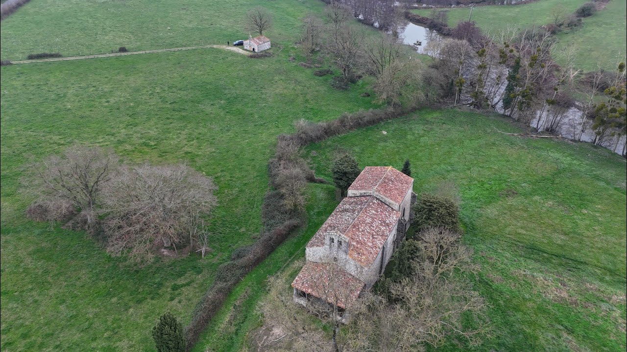 Vu du ciel Voulmentin et les deux chapelles