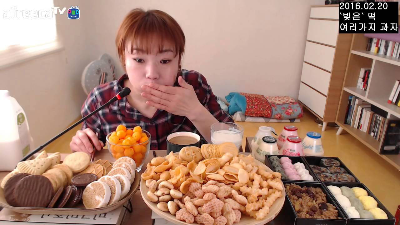 입짧은 햇님의 먹방~!(2016.02.20.과자,떡,탕수육,짜장면,짬뽕)