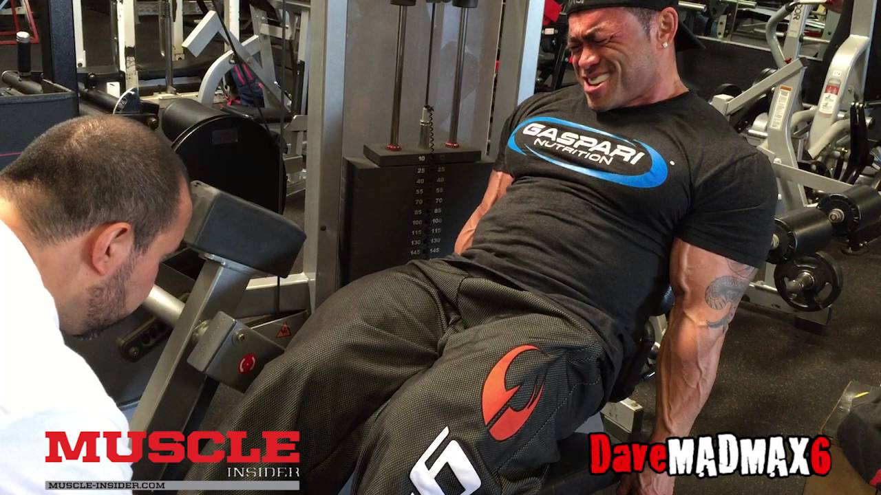 Hidetada Yamagishi trains legs - 2016 Arnold Classic