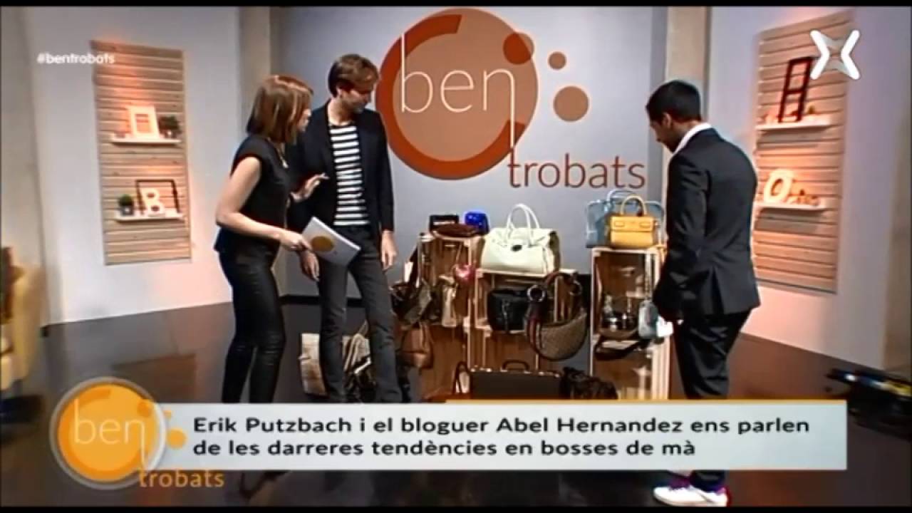 Erik Putzbach muestra algunos de nuestros bolsos en el Programa de TV 