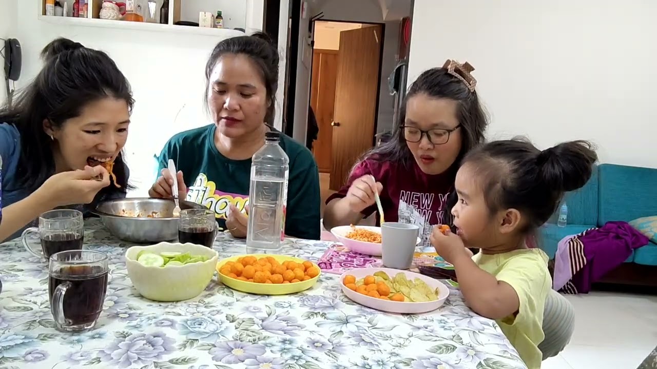 Doing the 2x spicy 🔥🥵.. noodles challenge with them but I lost they win...🥵🤣🤣