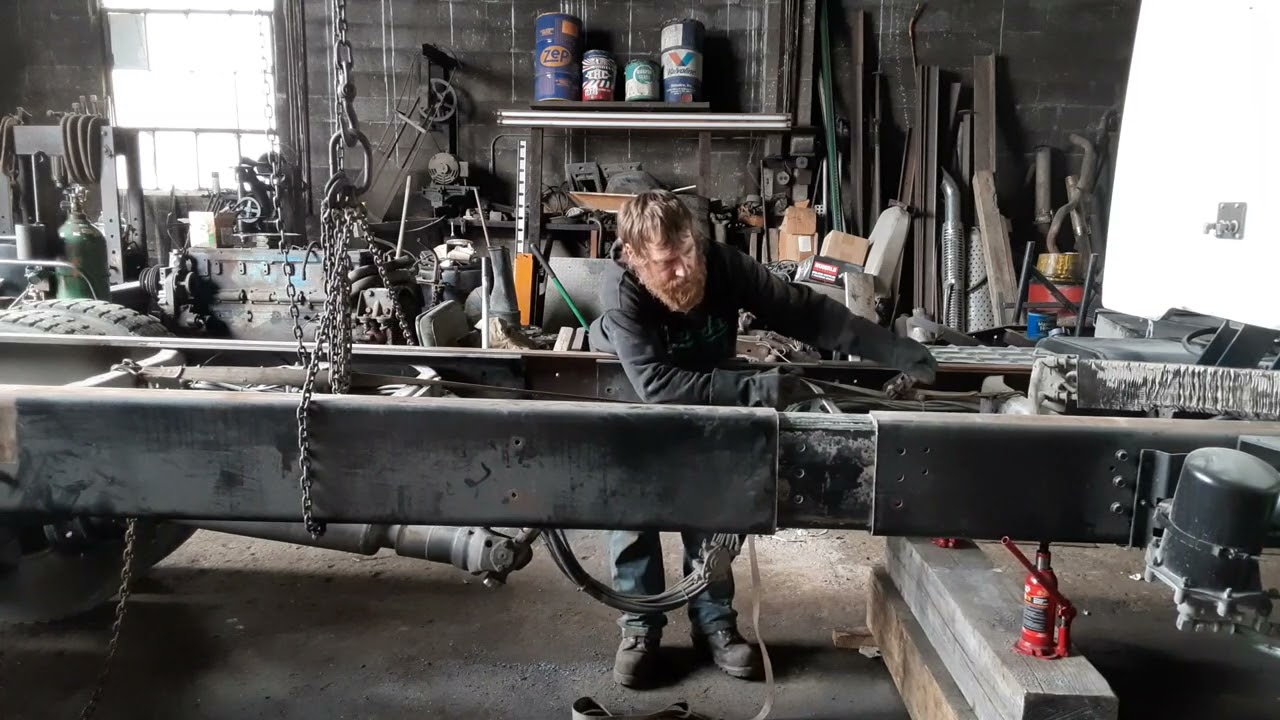 Frame stretch Double frame International s2500 gets shorter?