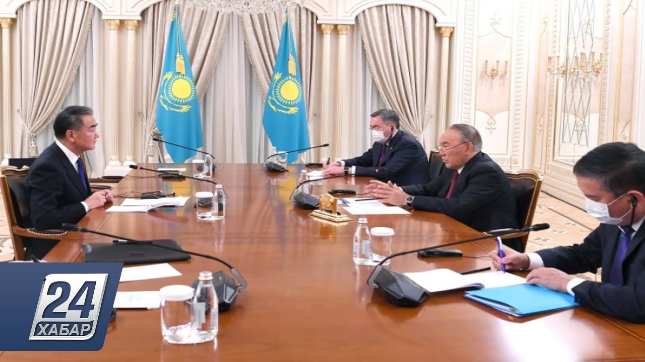 Нурсултан Назарбаев встретился с главой МИД КНР Ван И