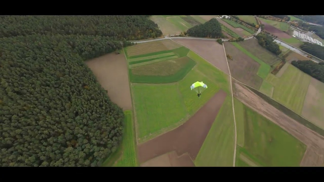 Fallschirmsprung aus 200m mit Avata 2 gefilmt