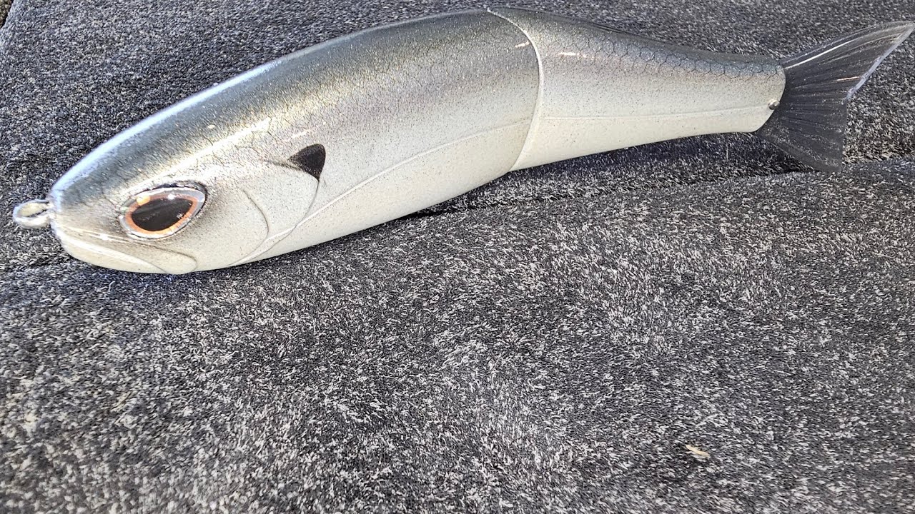 Airbrush Painting A Storm Arashi Glide bait.