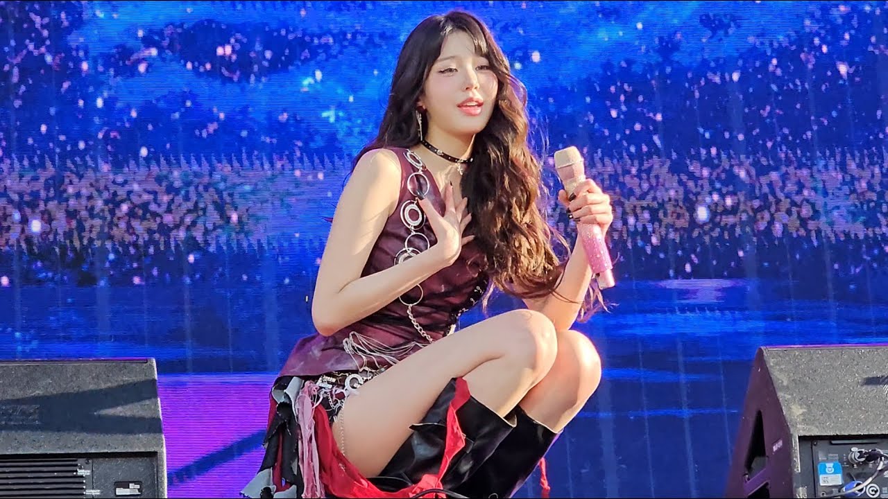 IVE 아이브 @ Lollapalooza festival in Paris - Full Performance | Fancam