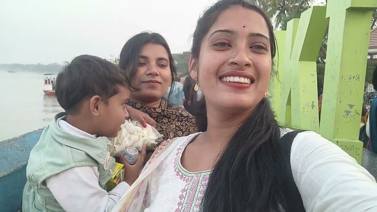 দুই বান্ধবী গেলাম সরস্বতী পূজোয় টাকিতে ঘুরতে