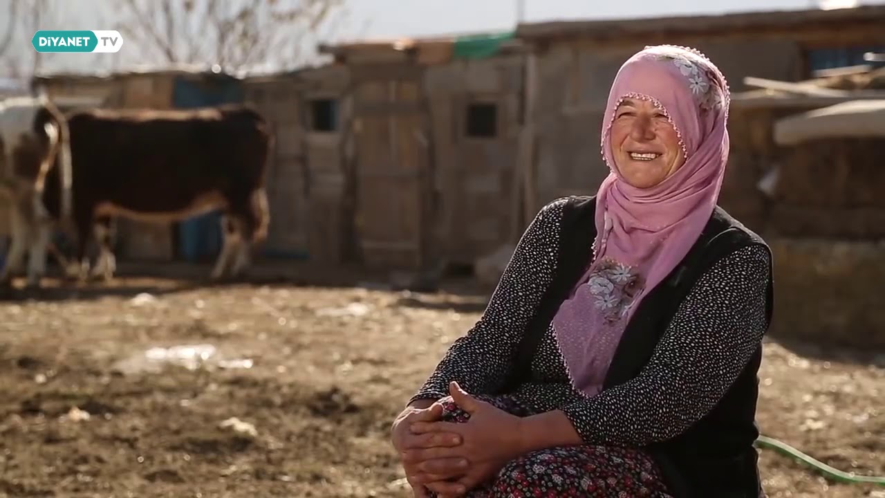60 Yaşındaki Afife Teyze'nin Okuma Aşkı, İzleyen Herkesin İçini Isıttı