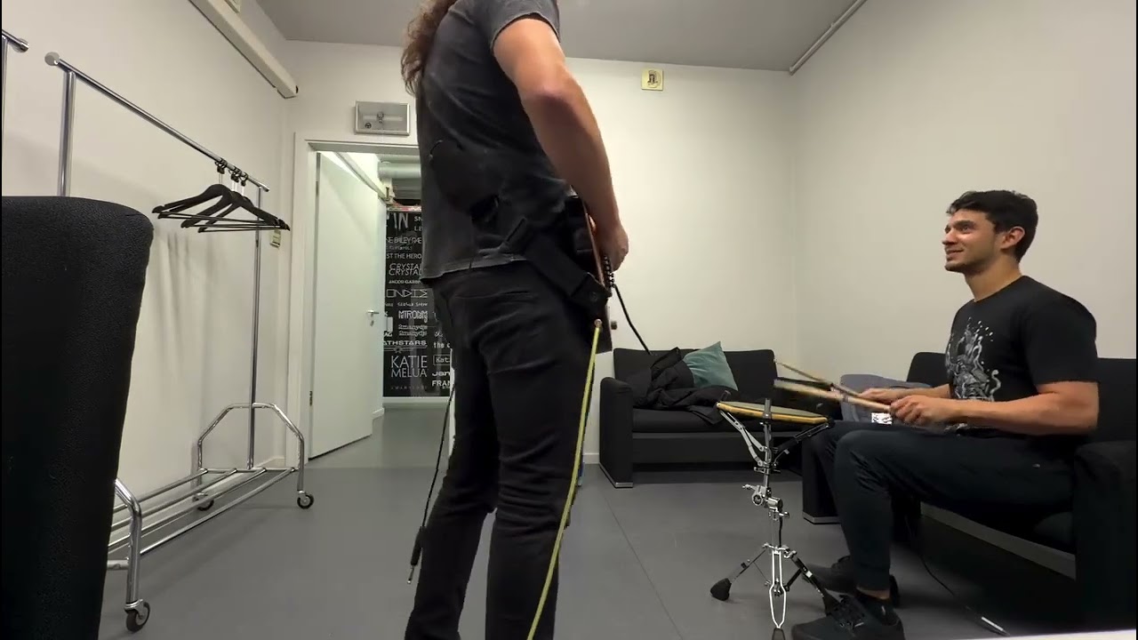 Kiko Loureiro + Bruno Valverde -  Warm up